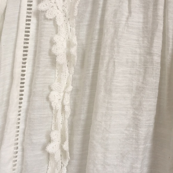 White blouse with lace inlay - Picture 3 of 4